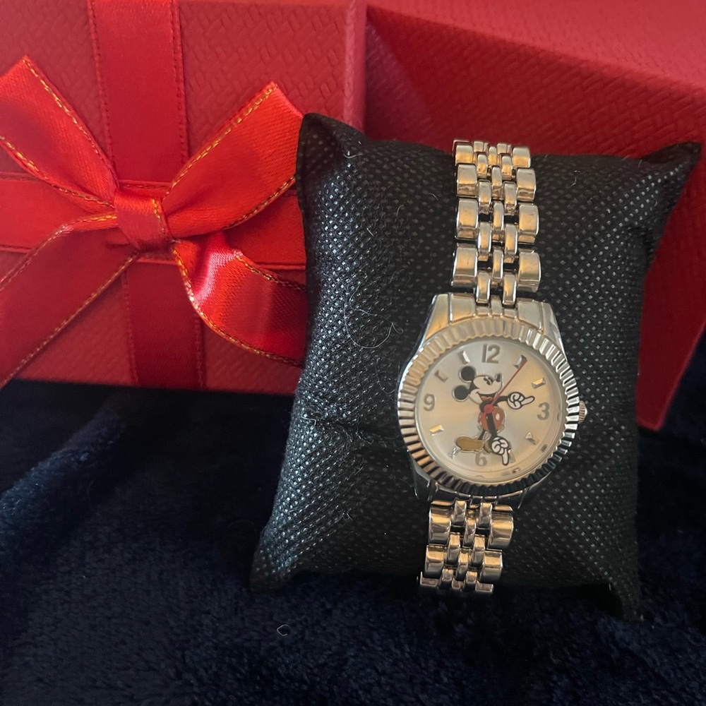 Disney Women's Mickey Mouse Silver Tone Classic. Comes with red gift box.